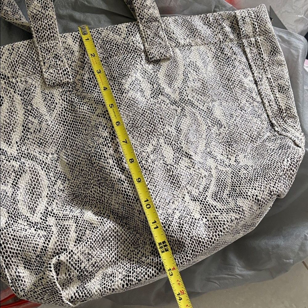 Snake print tote - Picture 7 of 8